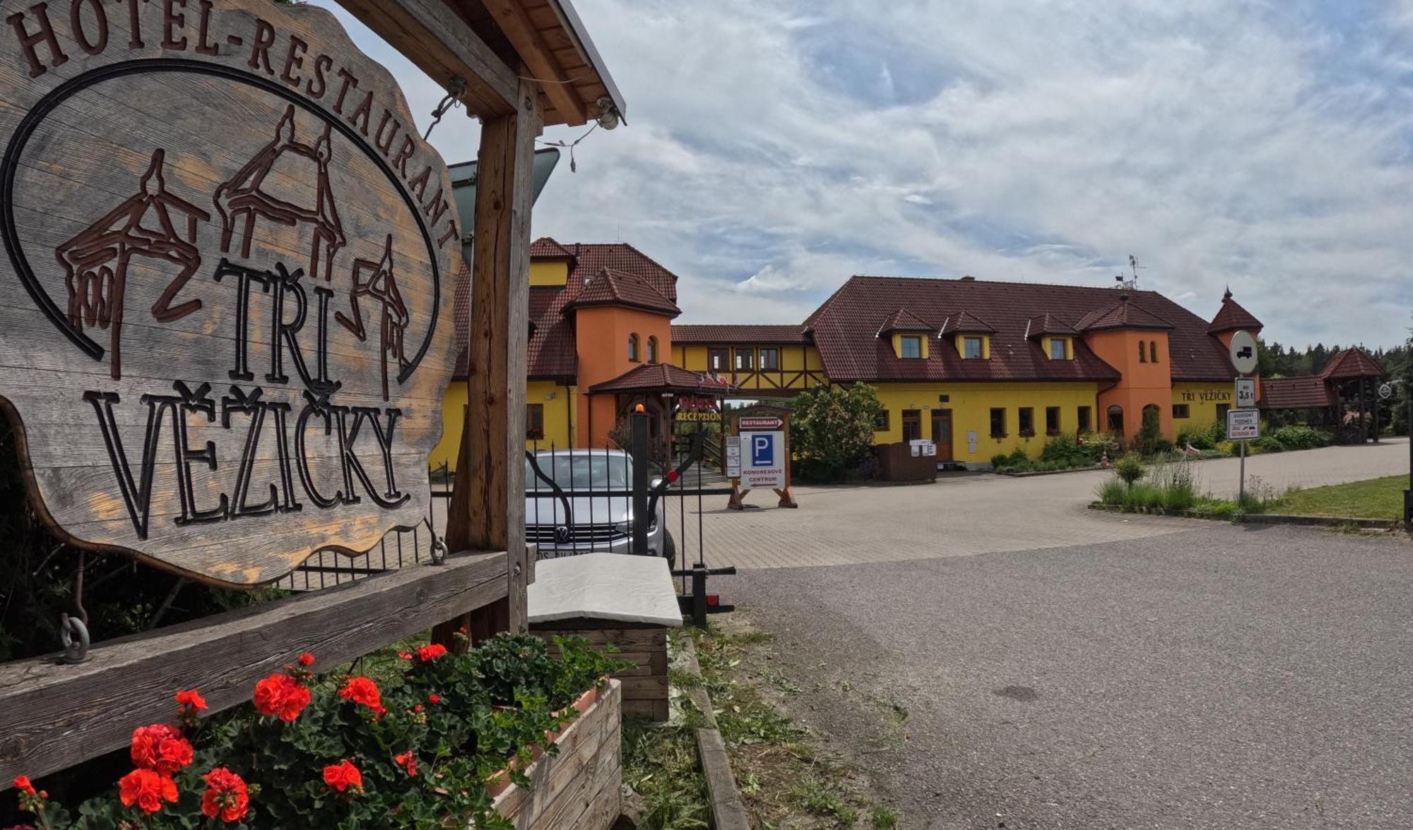 Hotel Tri Vezicky Střítež Extérieur photo