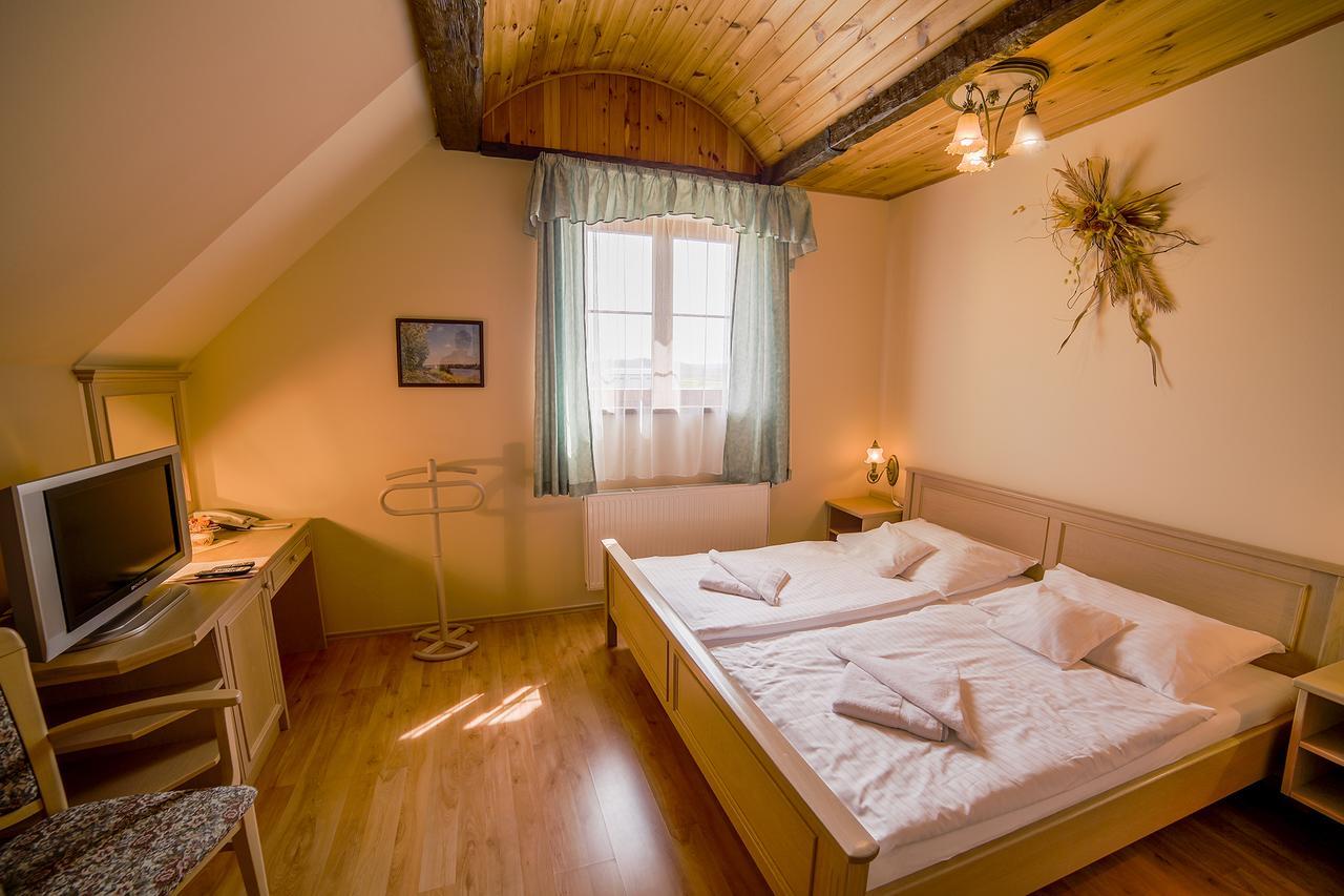 Hotel Tri Vezicky Střítež Extérieur photo
