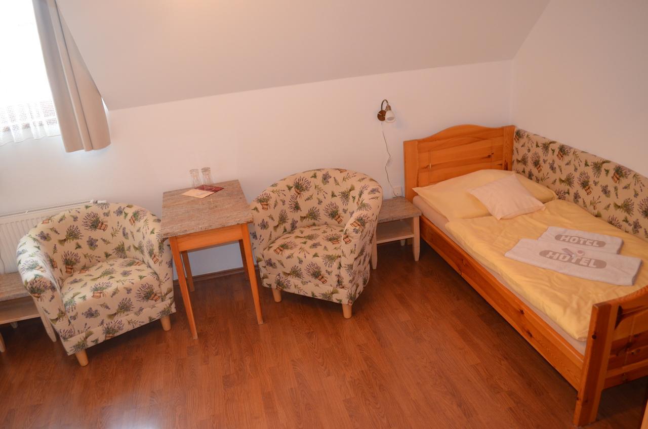 Hotel Tri Vezicky Střítež Extérieur photo