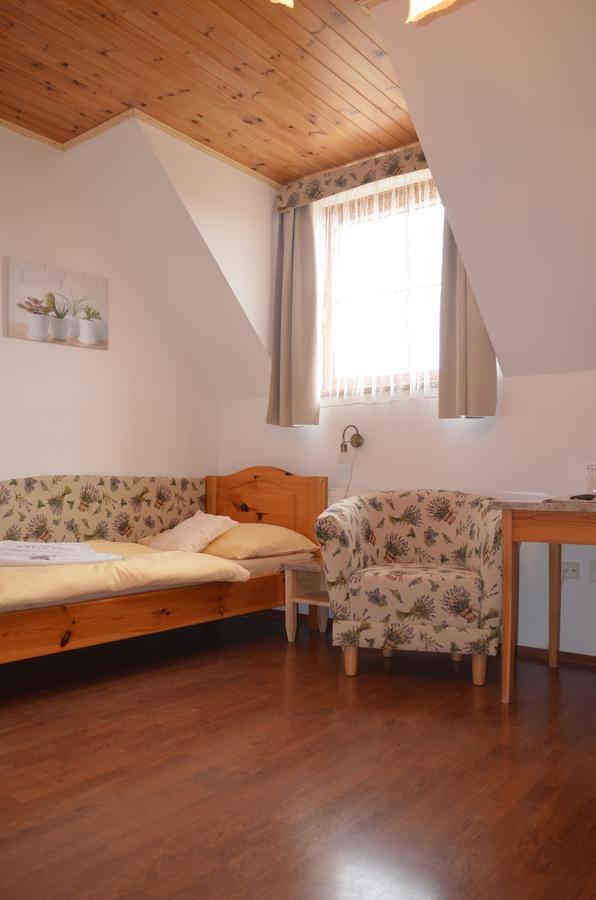 Hotel Tri Vezicky Střítež Extérieur photo
